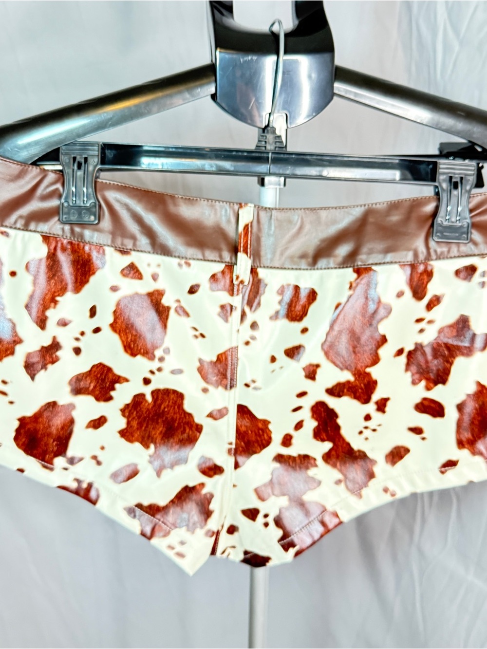 ROMWE Shorts - Picture 2 of 4